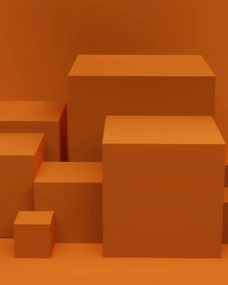 Cajas de cartón naranja apiladas sobre un fondo naranja