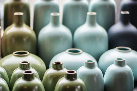 Jarras de gres esmaltadas en tonos verdes