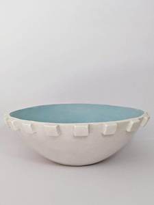 Cuenco blanco con borde azul claro