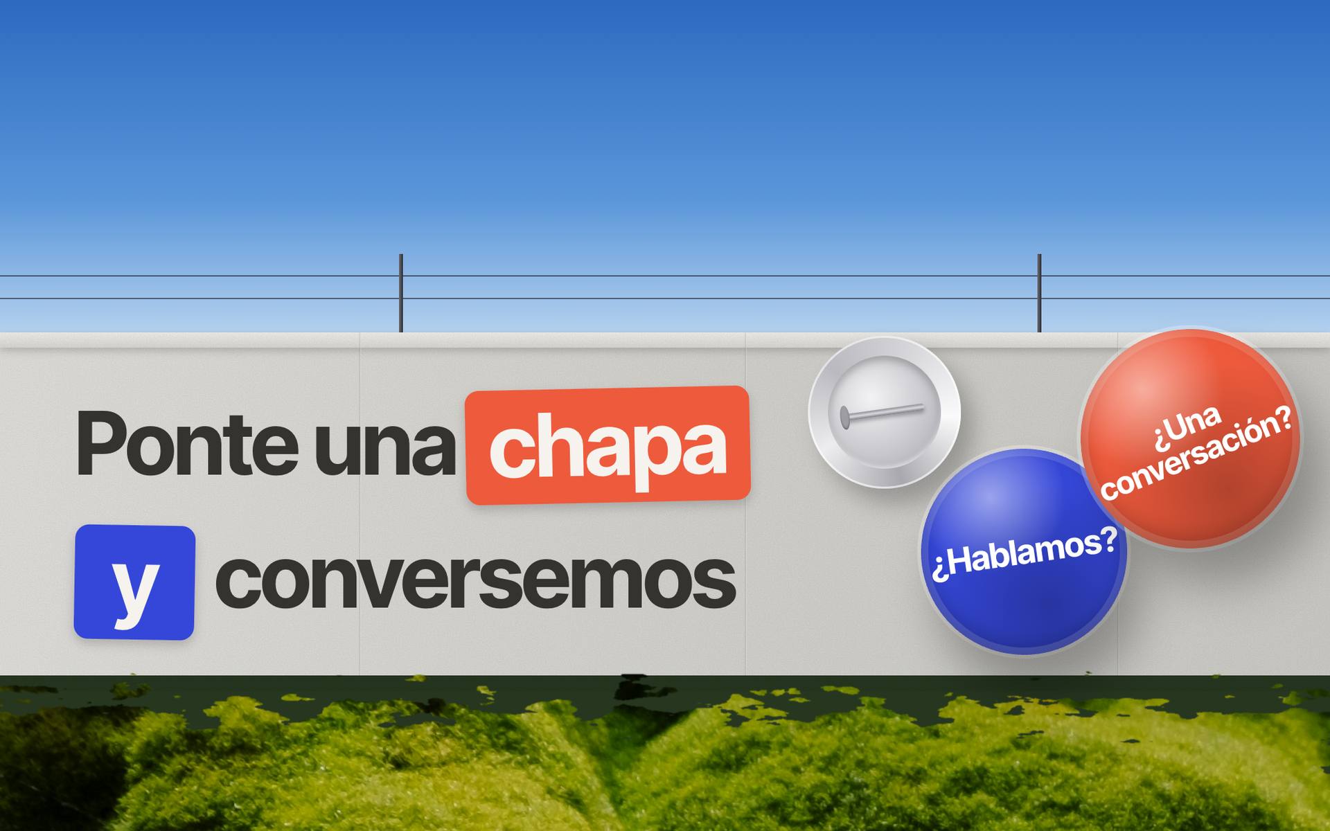 Muro de calle con el mensaje «Ponte una chapa y conversemos» y tres chapas gigantes