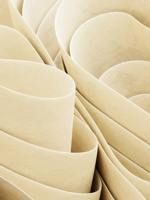 Hojas de papel crema curvadas unas sobre otras