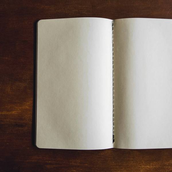 Cuaderno abierto con las páginas en blanco