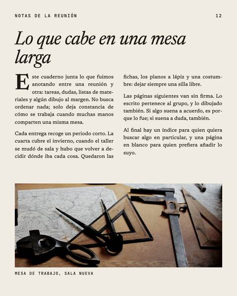 Página de texto en dos columnas con una foto de una mesa de trabajo