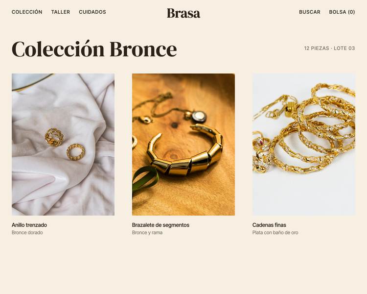 Catálogo con un anillo, un brazalete y unas cadenas finas