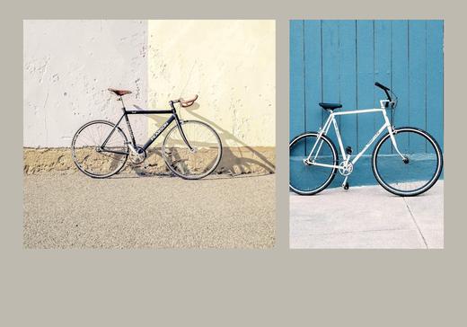 Fotografía de una bicicleta negra y tres columnas de texto