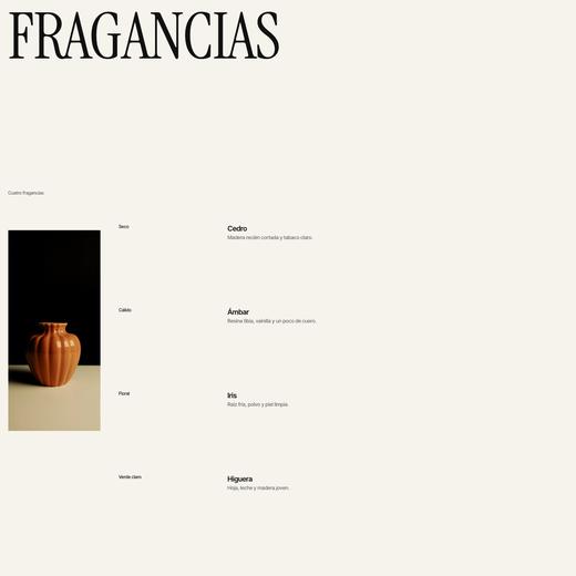 Índice de fragancias de una perfumería con una pequeña fotografía de un jarrón