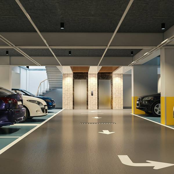 Estacionamiento ordenado con flechas en el suelo y autos estacionados a ambos lados