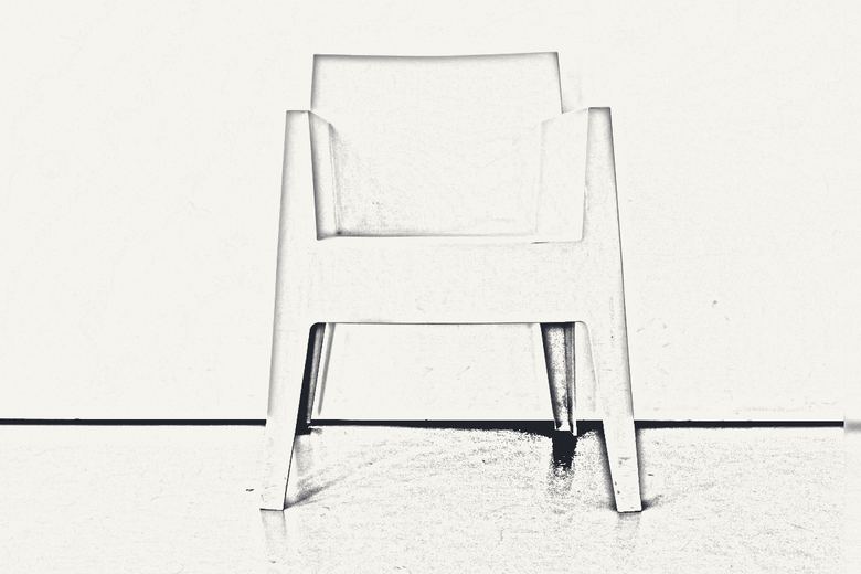 Boceto a lápiz de una silla apilable