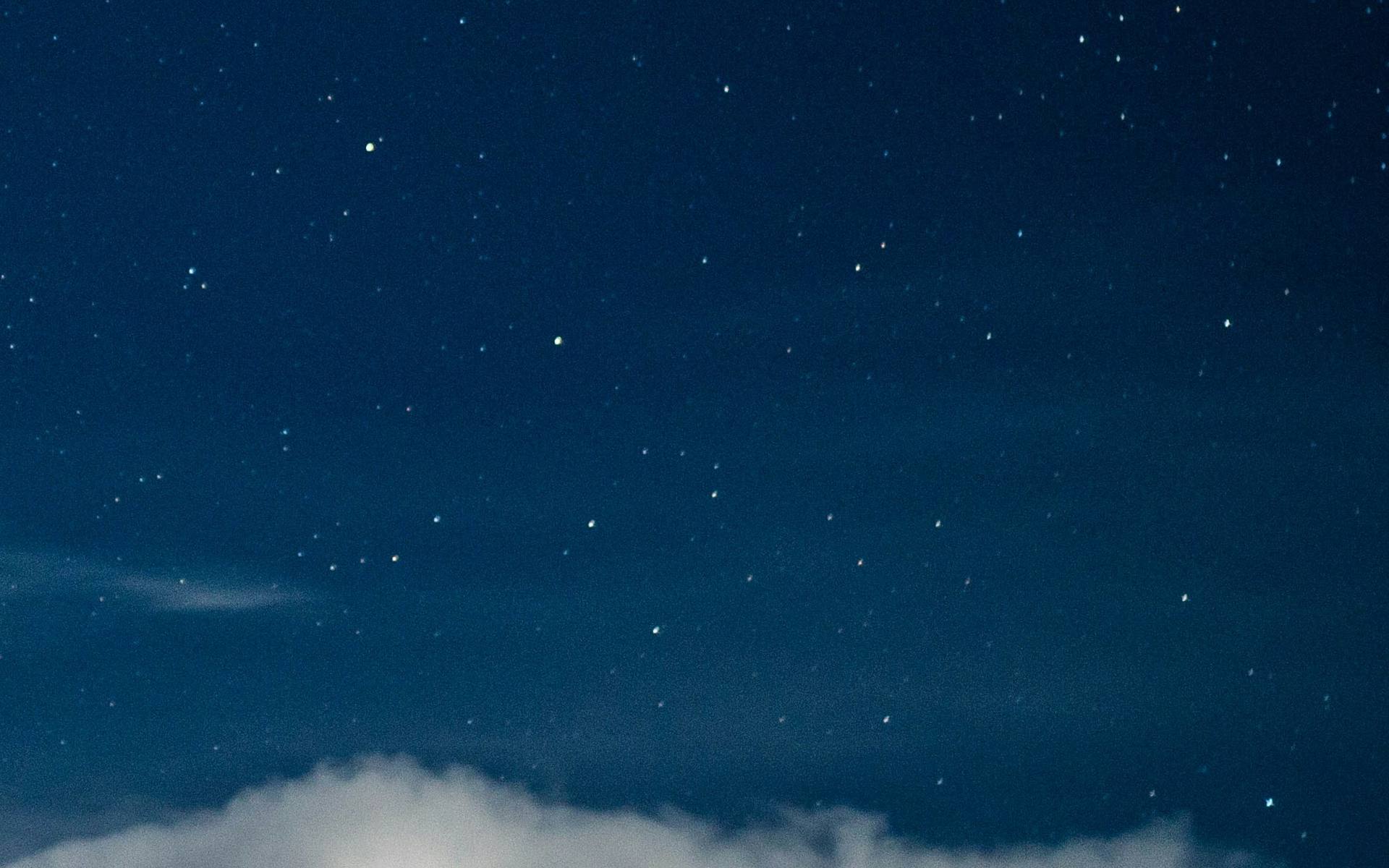 Cielo nocturno lleno de estrellas