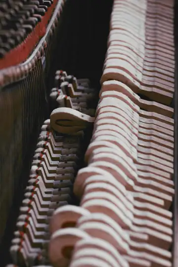 Macillos de un piano vistos desde arriba